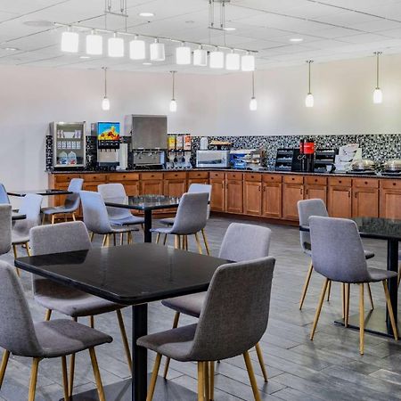 Готель Wyndham Garden Kenosha Harborside Екстер'єр фото