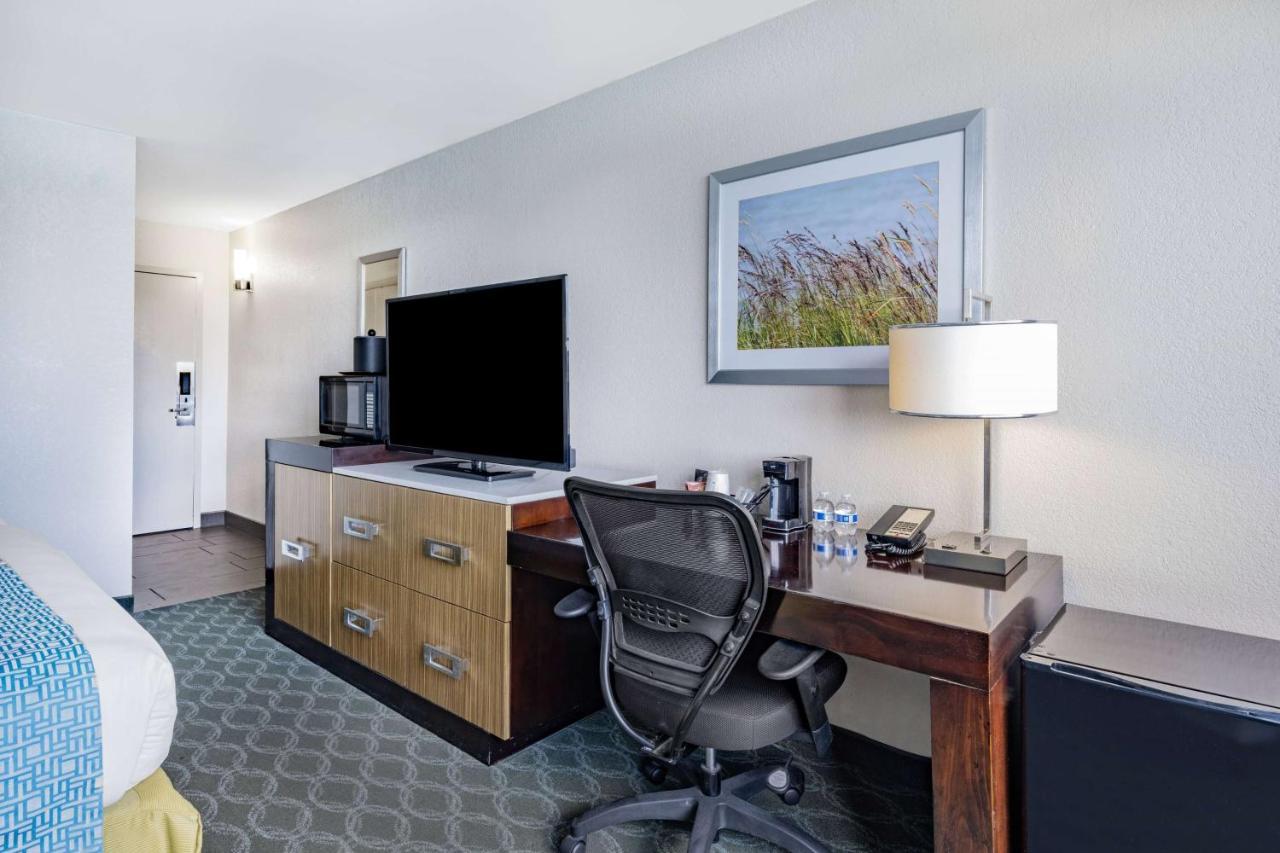 Готель Wyndham Garden Kenosha Harborside Екстер'єр фото